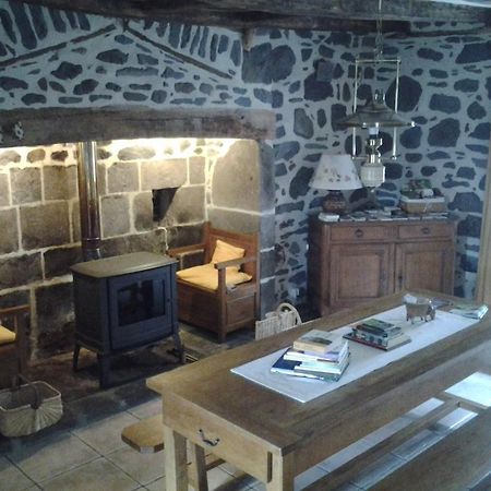 Chambre D'Hotes La Maison De Barrouze Bed & Breakfast Salers Exterior photo