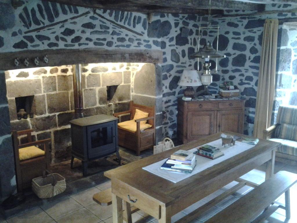 Chambre D'Hotes La Maison De Barrouze Bed & Breakfast Salers Exterior photo