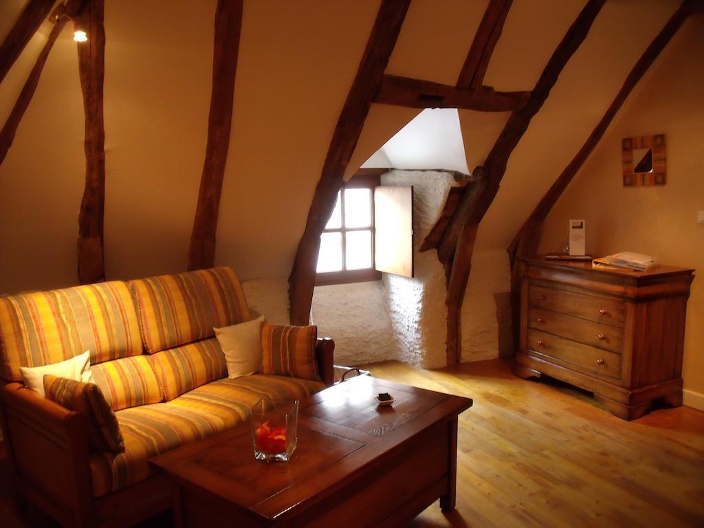 Chambre D'Hotes La Maison De Barrouze Bed & Breakfast Salers Room photo