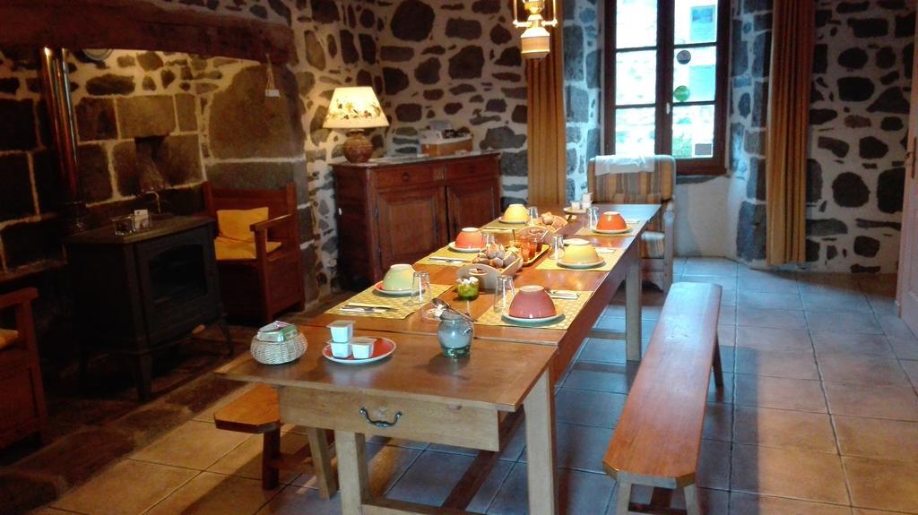 Chambre D'Hotes La Maison De Barrouze Bed & Breakfast Salers Exterior photo